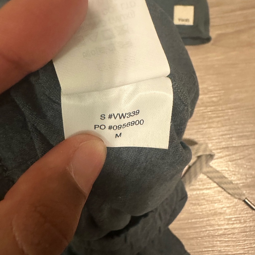 Vuori Halo Performance Top and Shorts Set in Stone Heather - Picture 6 of 6